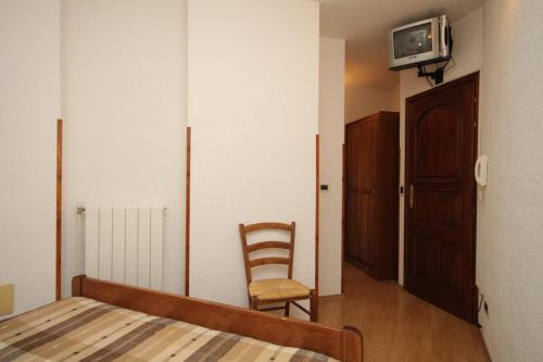  Double Room Oprtalj 7081b in Oprtalj