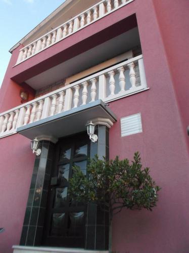 Seaside apartments with a swimming pool Okrug Gornji Ciovo - 11374 - main image