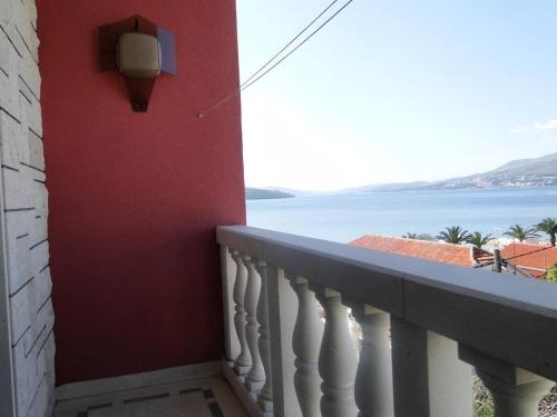 Seaside apartments with a swimming pool Okrug Gornji Ciovo - 11374 - image 6