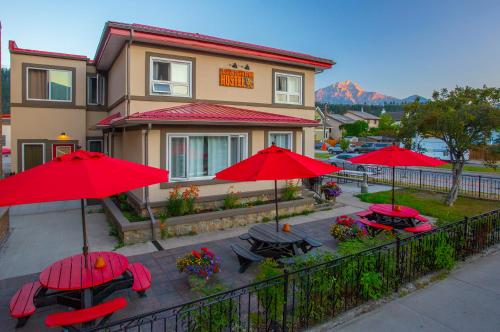 Exterior view of Jasper Downtown Hostel