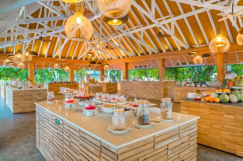 Restaurant, Kudafushi Resort & Spa in Raa Atoll