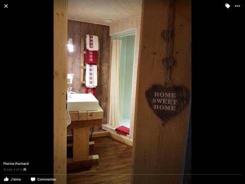 La Ferme de Là-haut B&B (La Ferme de La-haut B&B) in Haut-du-Them-Château-Lambert