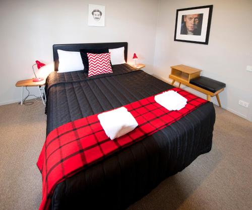 The Lake Motel Room Type - Deluxe Queen Room A