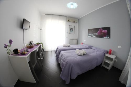 Double or Twin Room image 6