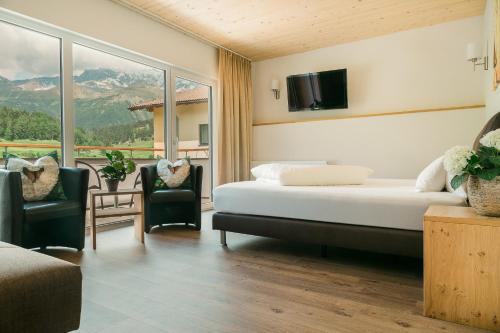 Twin Room with Mountain View (2 Adults)