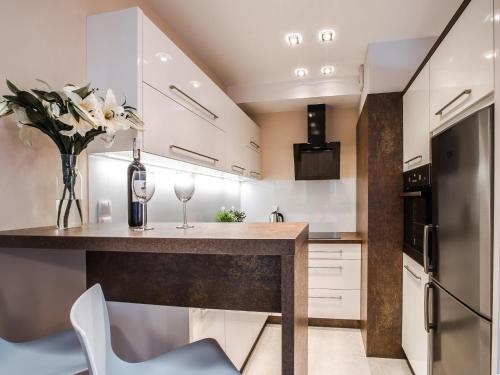 EmiHouse Apartamenty Stop at EmiHouse Apartamenty Zamkowe to discover the wonders of Rzeszow. Offering a variety of facilities and services, the property provides all you need for a good nights sleep. Service-minded staf