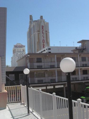 Atlantic Motor Inn Near Boardwalk in Atlantic City, USA