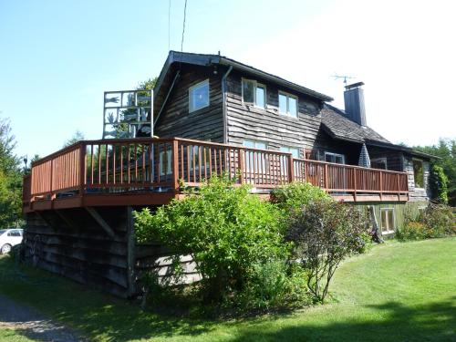 A szálláshely kívülről, B&B Pinorama in Sutton (QC)