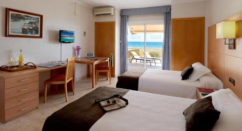อพาร์ตโฮเต็ล โซลิเฟมาร์ (Aparthotel Solifemar) in คาสเทลล์เดเฟลส์