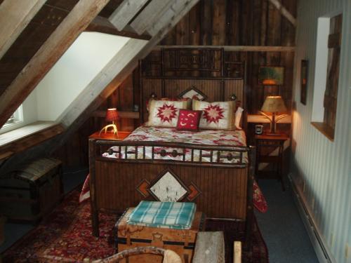 Queen Room with Shared Bathroom