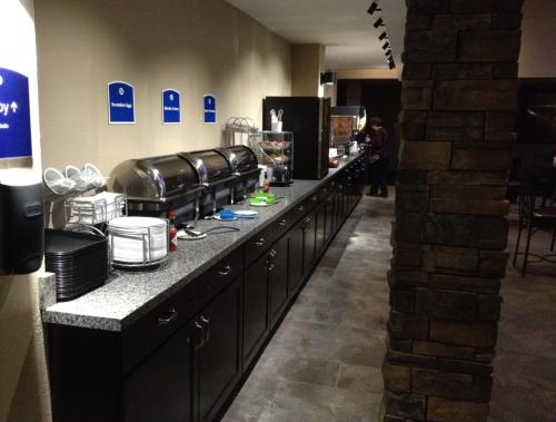 Boarders Inn & Suites by Cobblestone Hotels - Grand Island - image 3