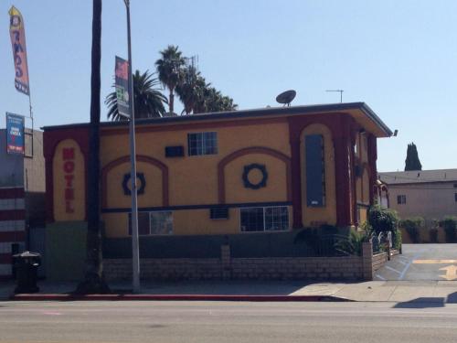 Economy Inn Hollywood - image 7