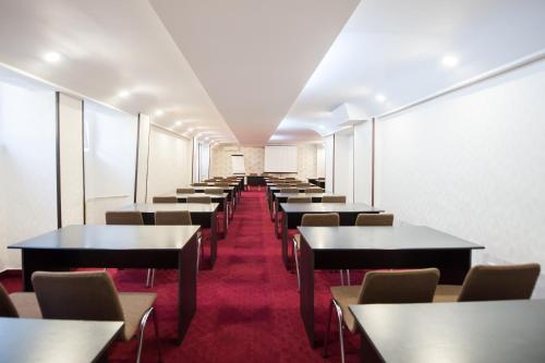 Hotel Silva Busteni - image 2