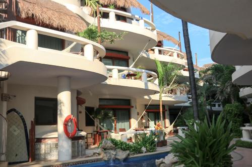 Playa Palms Beach Hotel