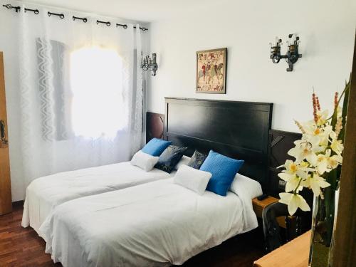 2 twin beds