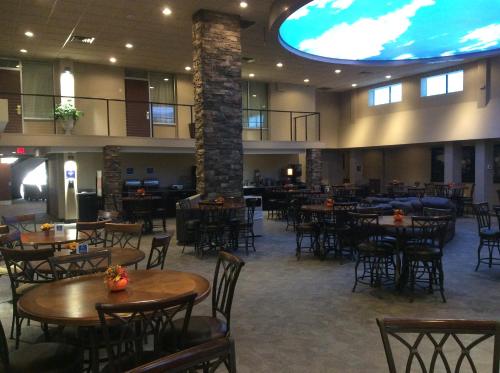 Boarders Inn & Suites by Cobblestone Hotels - Grand Island - image 4
