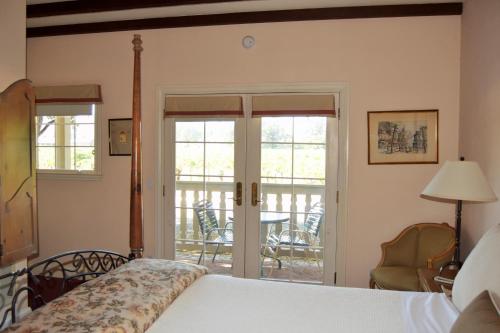 Vineyard Country Inn - image 4
