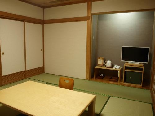 Standard Japanese-Style Room - Shared Bathroom