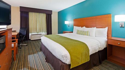 BEST WESTERN Plus Menomonie Inn & Suites