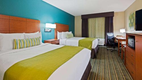 Queen Room with Two Queen Beds - Non-Smoking