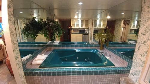 Econo Lodge Inn & Suites Heavenly Village Area in Bijou