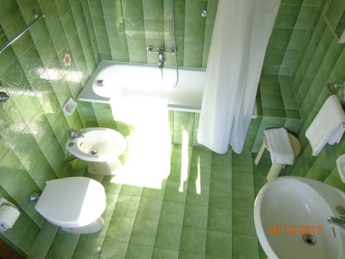 Double Room image 10