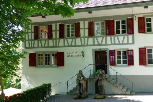 . Gasthaus Schlosshalde