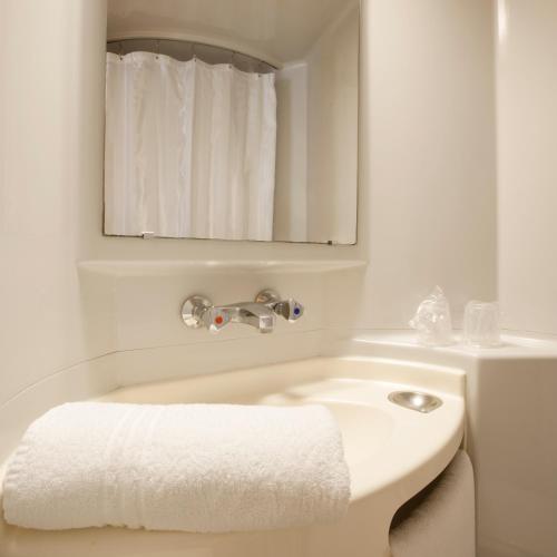 Triple Room (1 Double Bed + 1 Single Bed)