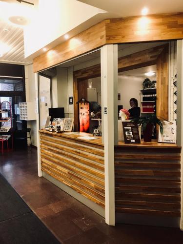 บริการและสิ่งอำนวยความสะดวก, เอสทีเอฟ มัลม์ฟัลเทนส์ ฟอล์คเคิสโกลา (STF Malmfaltens Folkhogskola) in คีร์รูนา