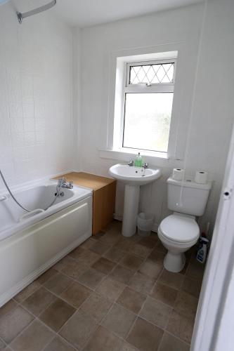 ห้องน้ำ, Ayrshire cottage in คิลมาร์นอค