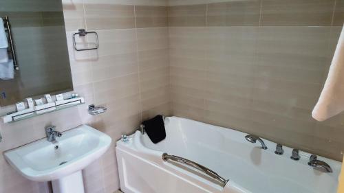 room detail thumbnail 2