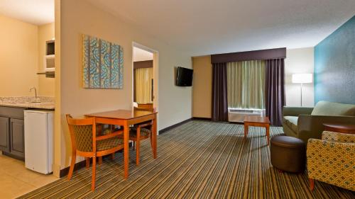 BEST WESTERN Plus Menomonie Inn & Suites BEST WESTERN Plus Menomonie Inn & Suites