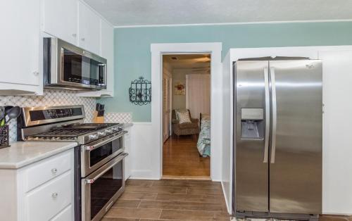Agape Front Cottage in Fredericksburg, USA