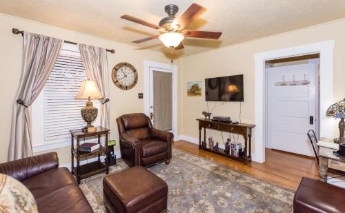 Agape Front Cottage - image 5
