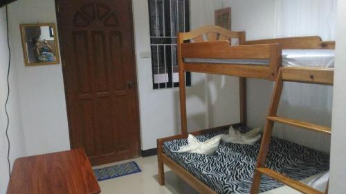Triple Room with Private Bathroom image 4