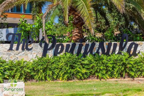 Bejárat, The Residences at The Peninsula in Hope Sziget