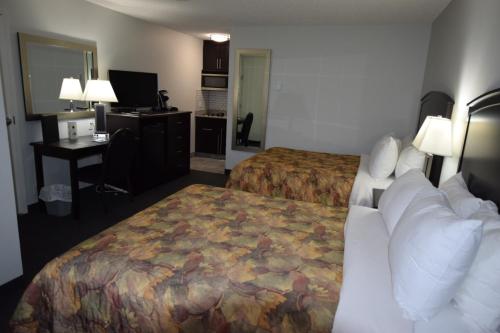 2 queen beds
