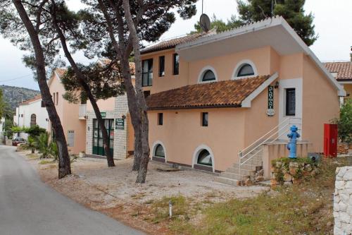Tampilan eksterior, Apartments and rooms by the sea Rogoznica - 3266 in Rogoznica
