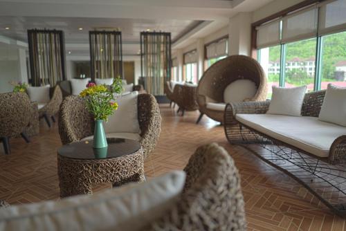 Shared lounge/TV area, Canyon Cove Hotel & Spa in Natipuan