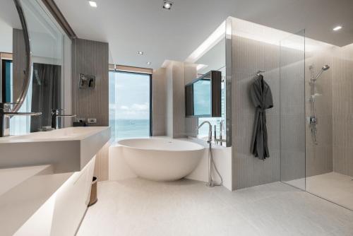 room detail thumbnail 2