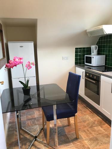 Minerva Apartments - image 2