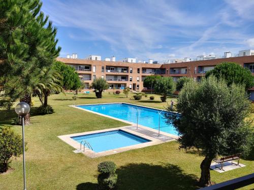  Sun filled two bedroom apartment near beach, Pension in Esposende