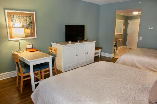 Watkins Glen Harbor Hotel - image 5