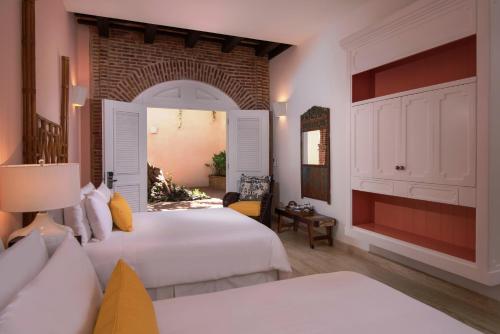 2 queen beds