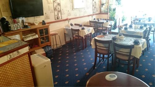 Willow Grove Hotel