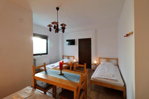 Quadruple Room image 4