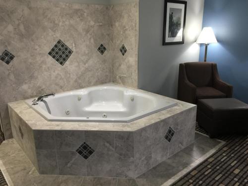 Baymont by Wyndham Pella - image 7