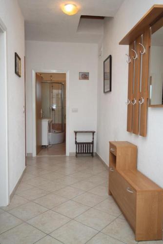 Apartments by the sea Necujam Solta - 8647 - image 3