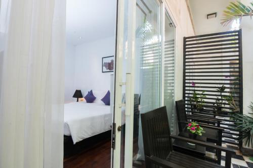 Apsara Centrepole Hotel Room Type - Apsara Studio Double with Balcony
