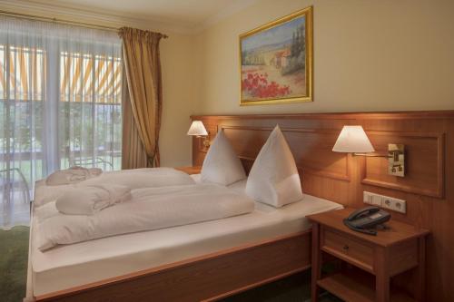 Hotel Schweizer Hof Thermal und Vital Resort Room Type - Deluxe Double Room in Villa